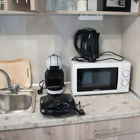 Mina's Spacious : June '23 Renovated Apartman